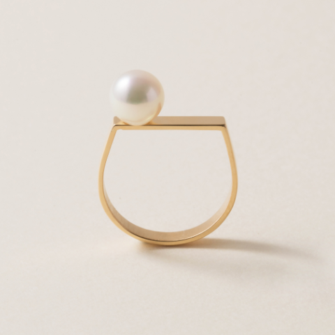 Medium Signet Ring with Akoya Pearl