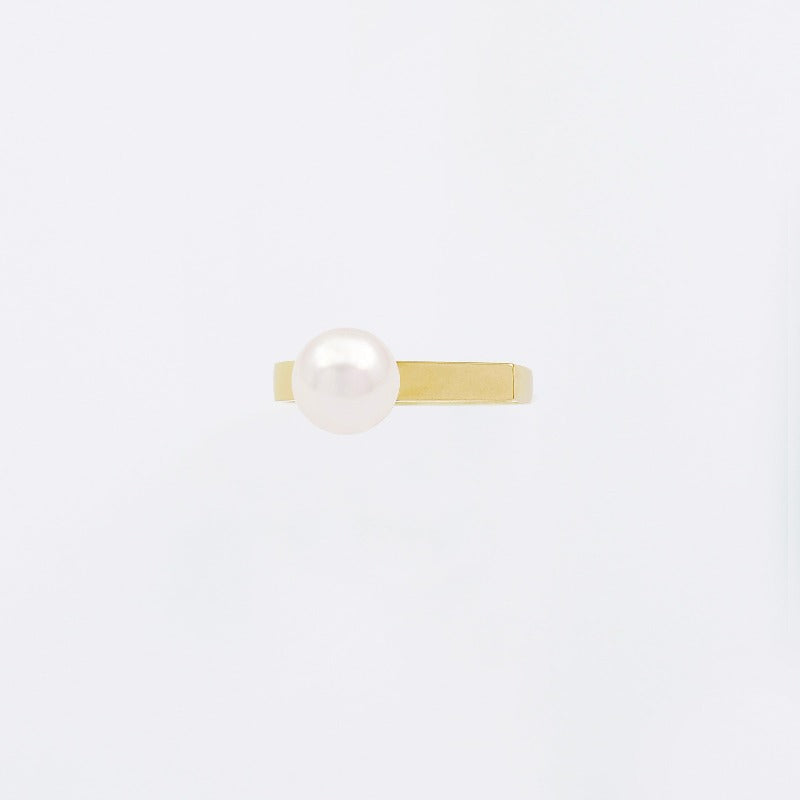 Medium Signet Ring with Akoya Pearl